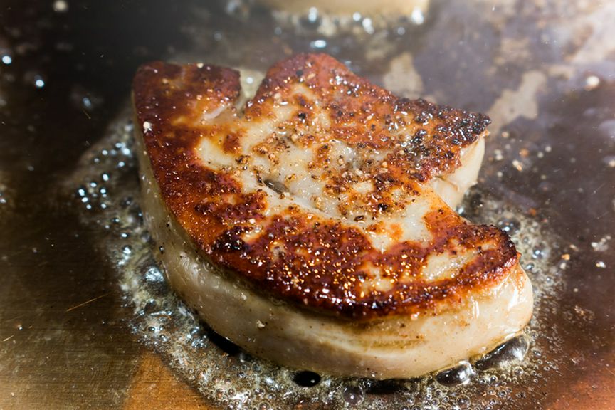 フォアグラなどの高級食材を、贅沢に鉄板焼きでいただく至福の時
