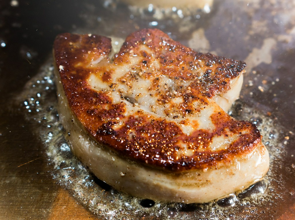 フォアグラなどの高級食材を、贅沢に鉄板焼きでいただく至福の時