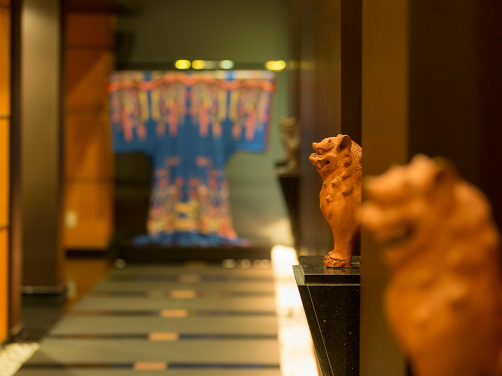 店内は日本風の沖縄ならではのインテリアの落ち着いた雰囲気