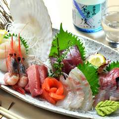 大満足のボリューム『気まぐれお刺身盛り合わせ』