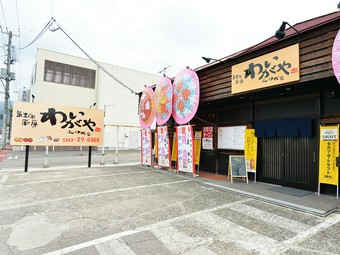 「わいわい、がやがや」賑やかに、お酒と料理を楽しんで！