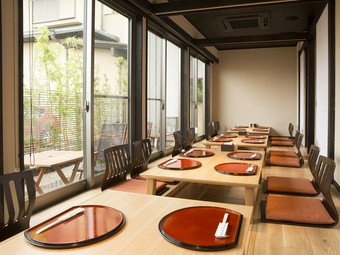 美味しい料理とお酒で、くつろぎの楽しい時間を