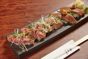 香ばしい味わいを泡醤油でいただく『美炙樂の厳選握り』（各2貫づつ計6貫）