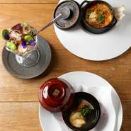 落ち着いたお洒落な一軒家レストラン、素材を大切にする和のお料理は「女子会」「ママ会」にもお奨めです。2階の個室はお子様連れでご利用いただけます。