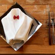 コースメニューは9800円（税別）または13800円（税別）。大切な接待でも印象に残るおもてなしをすることができます。食べられない食材、アレルギーなどはお気軽にご相談ください。