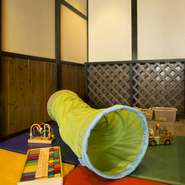 焼肉店にはめずらしく、キッズルームが完備されているのもうれしいポイントです。おもちゃや遊具で遊べるスペースがあるので、小さな子供のいるファミリーでもゆっくり食事ができます。
