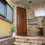 ヨーロッパの家を模したレンガづくりのエントランスには隠れ家感があり、期待が一層膨らみます。関門海峡の海の幸を王道のフレンチで堪能ください。