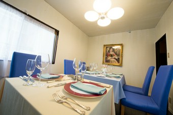 一軒家でゲストを招くスタイルで、食事を楽しんでいただけます