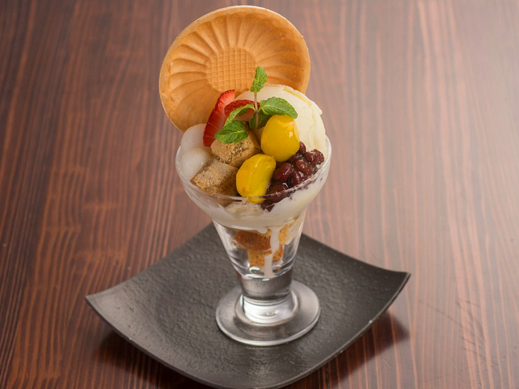 奄美きび蜜ときなこのパフェ