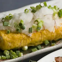 ふわとろで口当たりのよい食感が人気の『明太だしまき』