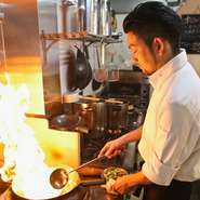 横濱中華街の名店で修業した店主がこだわる中華の味は師匠譲り。修業先の店名にちなんで名付けた屋号【桒園】には敬意の念が込められています。横濱仕込みの店主の腕前が今日も冴えわたります。