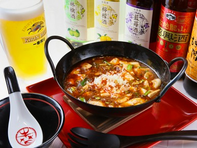 横濱で修業したこだわりの『熱々中華鍋麻婆豆腐』は小さな中華鍋で熱々のままテーブルに運ばれます