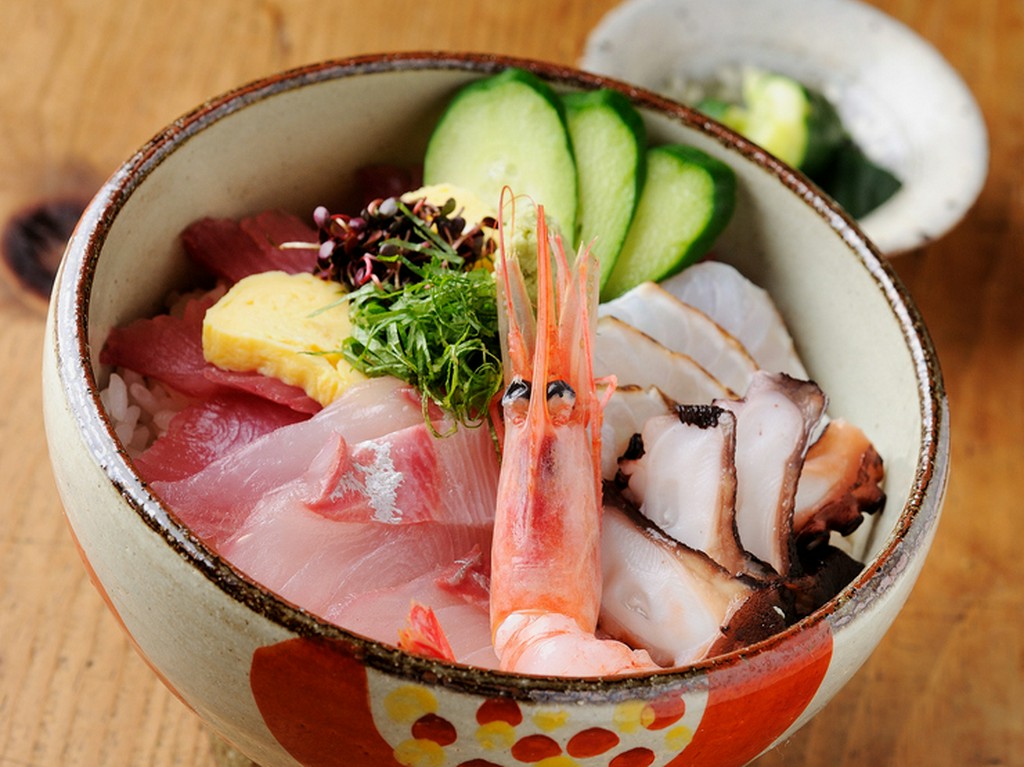 天然物の魚介を堪能できる『海鮮丼』