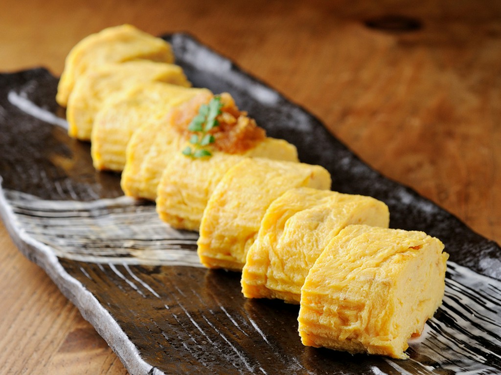 ふんわり食感がたまらない『慈恵卵のだし巻きたまご　一本』