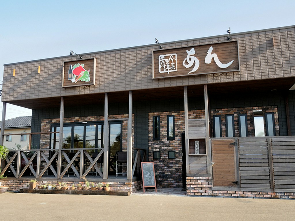 レンガ造りのおしゃれな外観