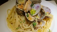 ボンゴレとわイタリア語でアサリの意味!
活アサリにこだわった我が家のボンゴレをトマトソースかオイルソースでお選びください。