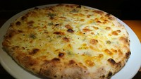チーズ好きにわたまらない!
たっぷりチーズでワインと相性抜群!!
チーズの塩っけと蜂蜜の甘さも絶品です!