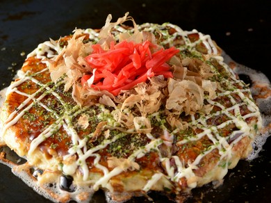 海鮮と豚肉の組み合わせで、奥深い味わいが魅力の『壱善デラックス玉』