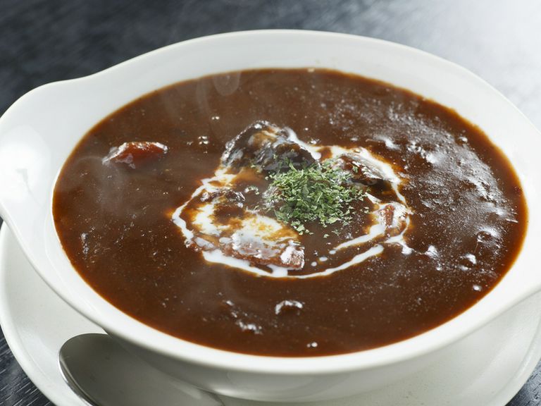 じっくりと煮込まれた柔らかさが魅力の『タンシチュー』