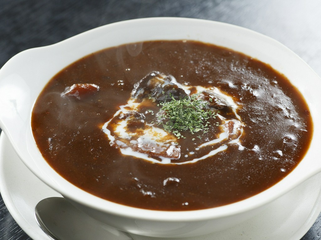 じっくりと煮込まれた柔らかさが魅力の『タンシチュー』