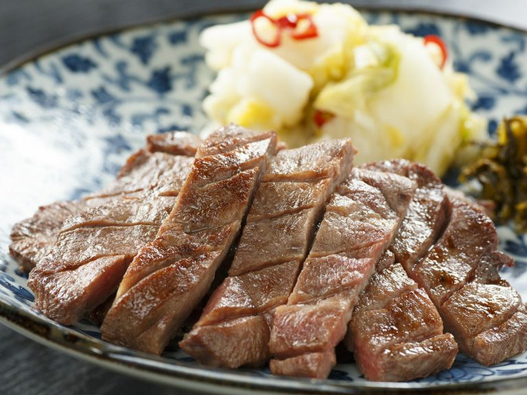 厚切りで、歯ごたえが楽しめる『牛タン』