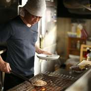 いろいろなお客さまに楽しんでいただきたいので、どの料理も比較的リーズナブルなお値段でご提供しています。また、遅くまで営業していますので、お仕事帰りなどにもゆっくりとご利用いただけます。