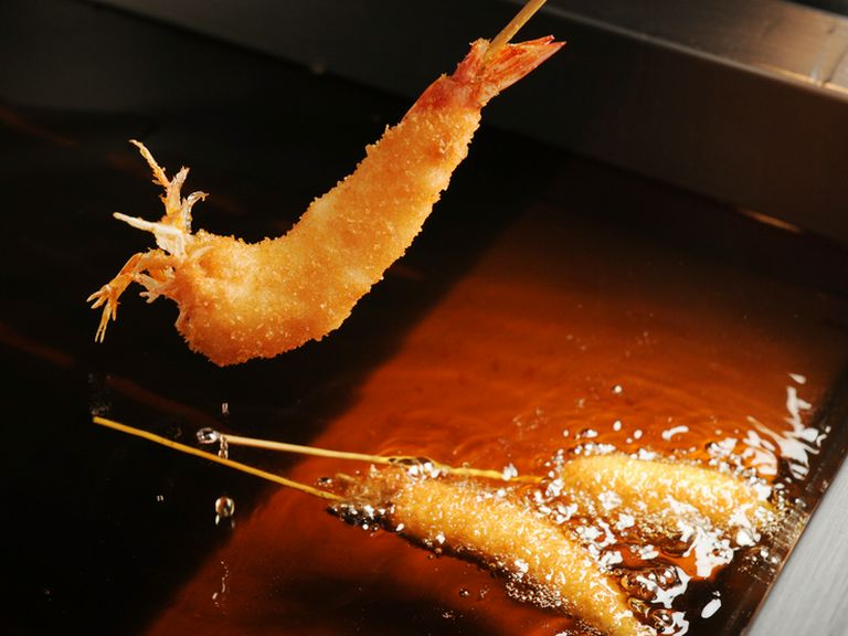 目の前で揚げられる『串揚げ』は最高の美味しさ!