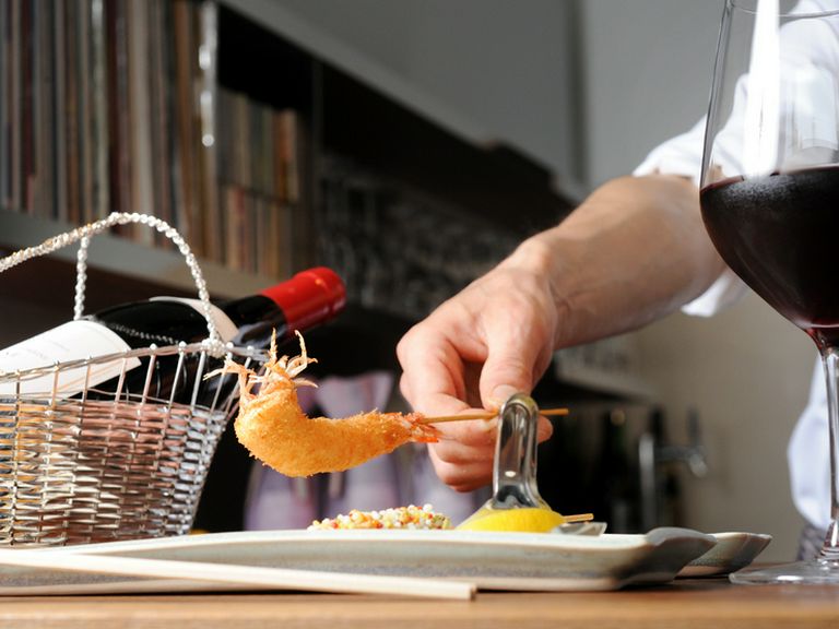 絶妙なタイミングで出される串揚げの美味しさを満喫!