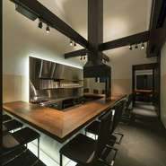 古民家の名残を残した洗練された空間は大人の隠れ家のイメージ通り。北山にひっそりと佇む隠れ家で、季節を楽しむ心地よいひととき。心惹かれて何度でも訪れたくなる事間違いなし。
