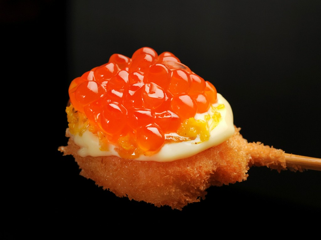 サーモンにイクラをトッピングした贅沢な一本！　『イクラのせサーモン』