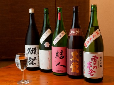 日本全国の小さな酒蔵選りすぐり。季節の日本酒を満喫