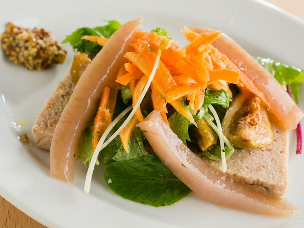 一皿の中に、その土地の季節が表現された料理たち