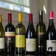 伝統の南イタリア料理には、その州のワインを合わせるに限ります。シチリア州、カンパーニャ州、サルディーニャ州、プーリア州の豊富な種類のワインから厳選したものをご用意。