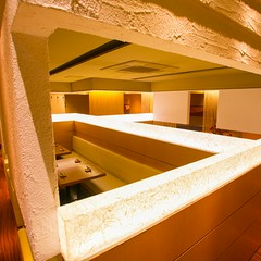 貸し切りも可能なおしゃれな店内