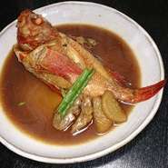 北海道羅臼産を使用。脂の乗りは羅臼産ならでは、贅沢な気持ちになれます。是非ご賞味あれ。