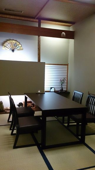 大人数の家族の食事会にちょうどいいお座敷席