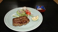 山形牛ランプ部位を使用。軽い脂身と柔らかさが絶妙です。炭火にて丁寧に焼き上げます。