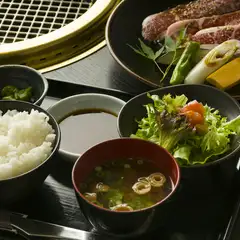 たまには少し贅沢に米沢牛でランチ『米沢牛リブかぶりランチ』