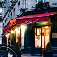 100 年に渡ってパリで愛されつづけている老舗ビストロのエスプリをいまに受け継ぎ、2005年に青山にオープンしたお店です。まるでフランスにいるかのような空間で本場の味が堪能できます。