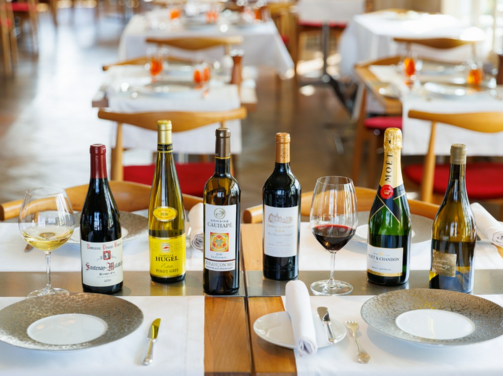 毎月20日の「ワインの日」や日曜夜のうれしいサービス