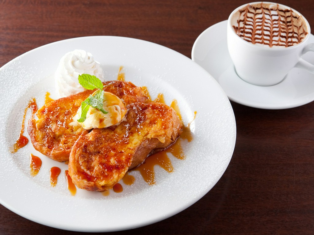 メイプルシロップやアイスクリームとの味わいが楽しめる『フレンチトーストTOPアイス＆ホイップ』