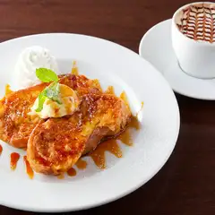 メイプルシロップやアイスクリームとの味わいが楽しめる『フレンチトーストTOPアイス＆ホイップ』