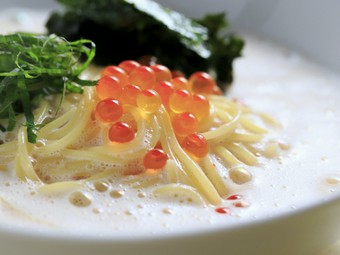 風味豊かなオリジナルソースが決め手『明太子のクリームパスタ　カプチーノ仕立て』