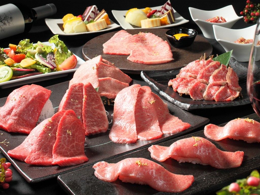 仕事終わりに仲間と味わう、最高の焼肉宴会