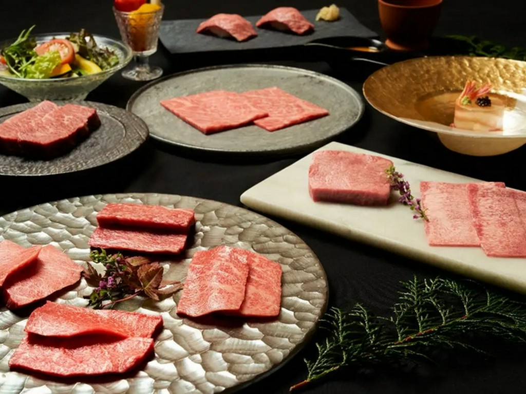 仕事終わりに仲間と味わう、最高の焼肉宴会