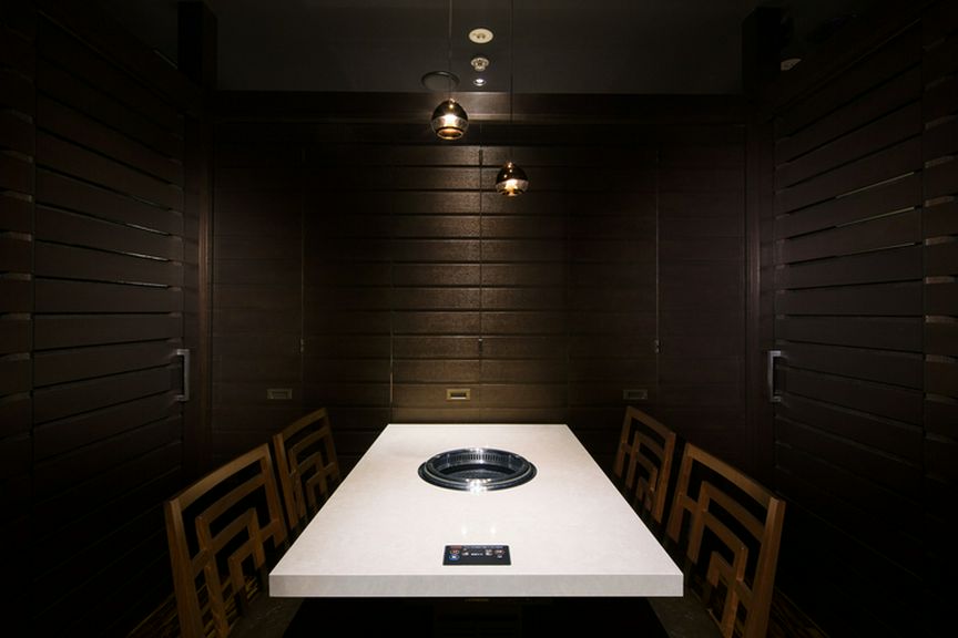 少人数から大人数まで収容できる全室完全個室のくつろぎ空間