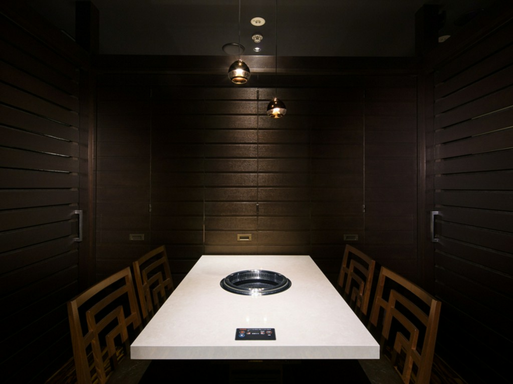 少人数から大人数まで収容できる全室完全個室のくつろぎ空間