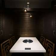 少人数から大人数まで収容できる全室完全個室のくつろぎ空間