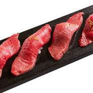 とろけるような味わいの『極　和牛握り』4貫（赤、白ミスジ）