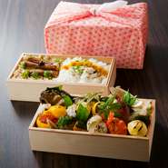 旬の食材をふんだんに盛り込んだ2段のお弁当、約2人前詳細はお店にお問い合わせください完全予約制となります。